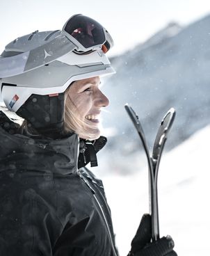 Casque femme ski : sécurité et style pour vos descentes